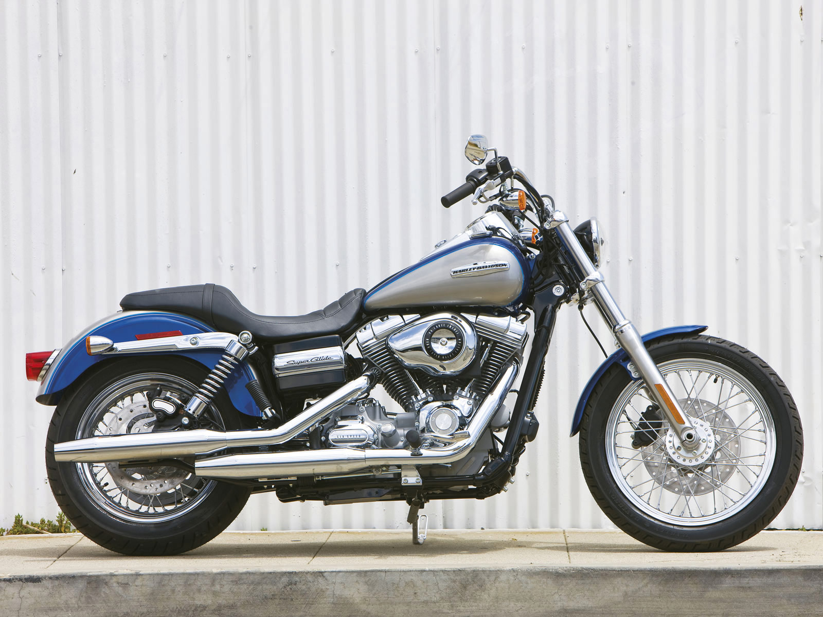 2011 harley davidson super glide custom review