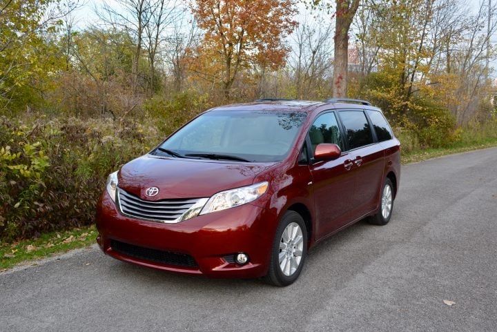 2017 toyota sienna le review