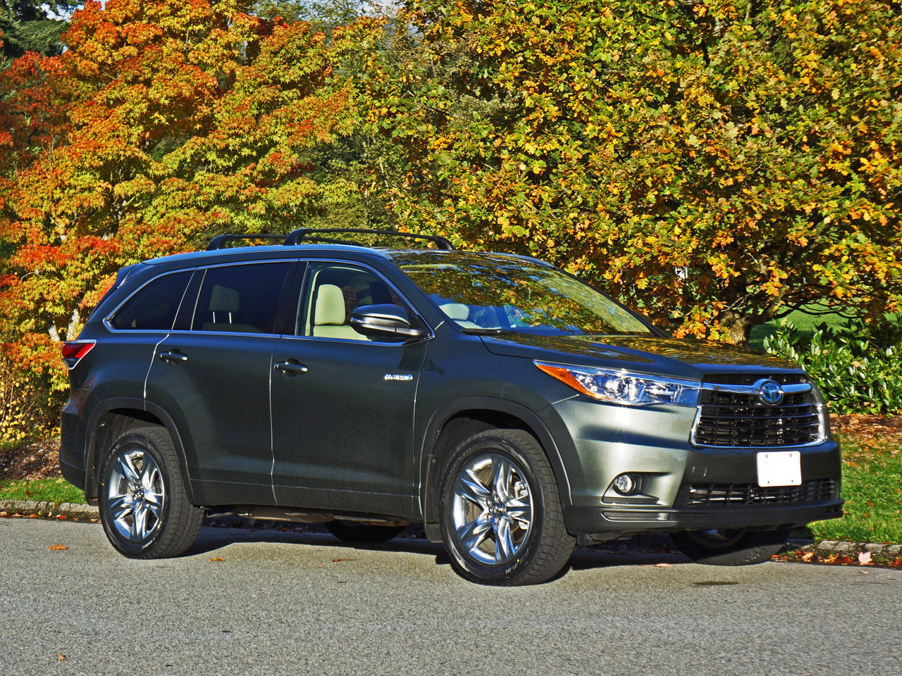 2015 toyota highlander hybrid review